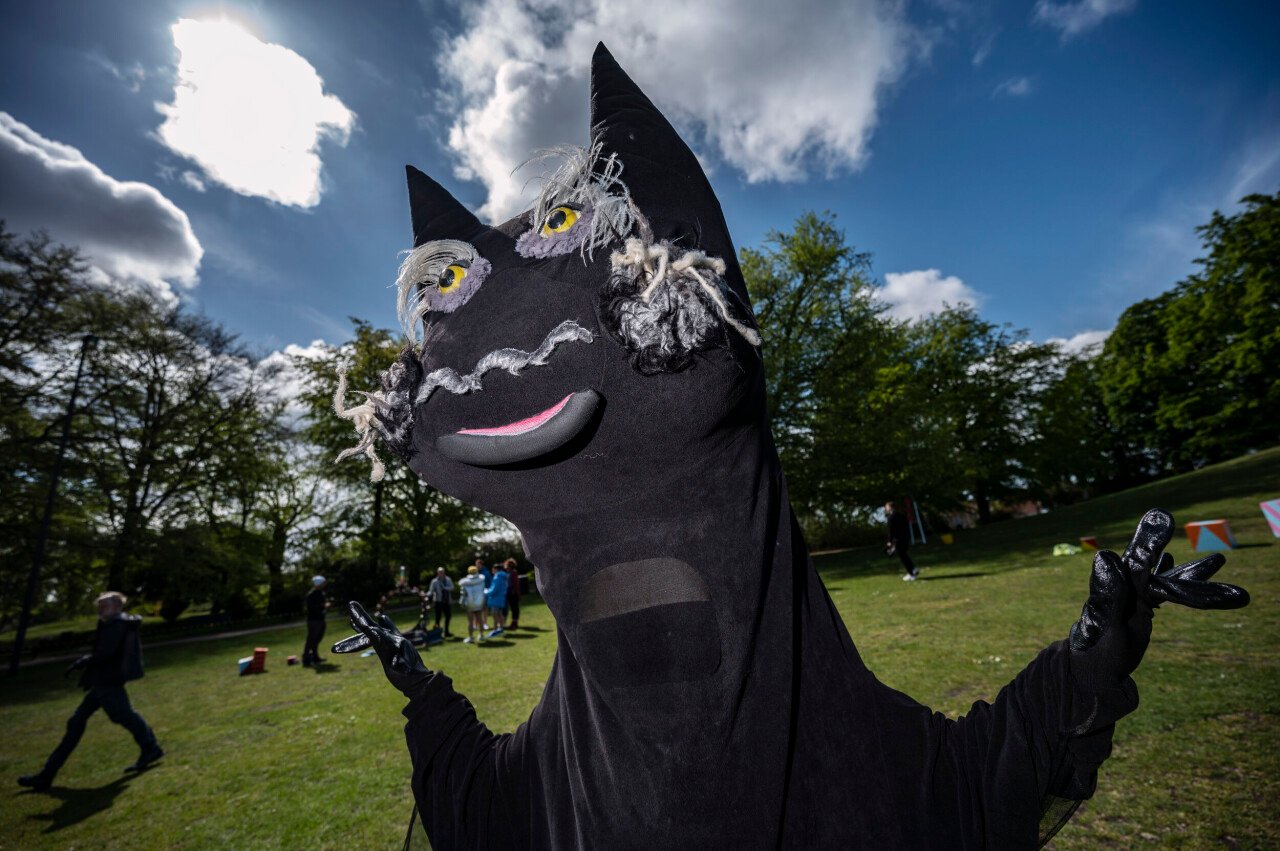 Årets Sommarskugga, Tusse, tillsammans med tre överraskade programledare.