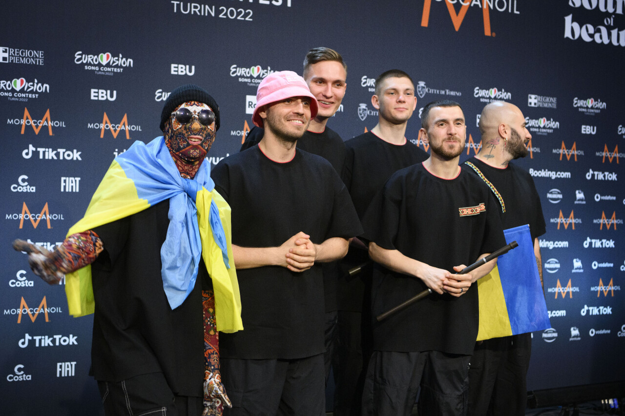 Ukrainas Kalush Orchestra på presskonferensen efter finalen i Eurovision Song Contest. Nu står det klart att Brittiska BBC ska arrangera Eurovision Song Contest 2023.