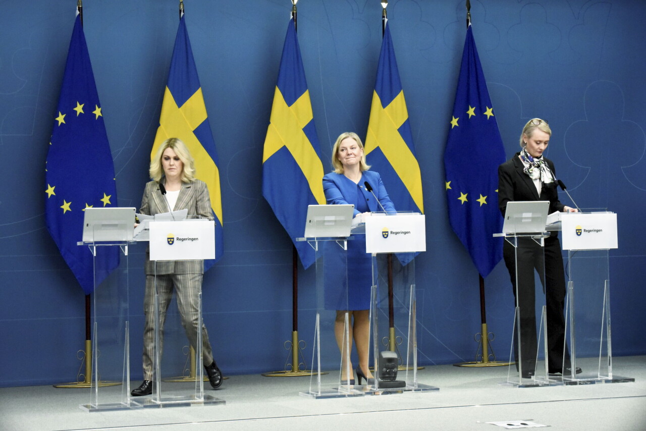 Socialminister Lena Hallengren, statsminister Magdalena Andersson (S) och Folkhälsomyndighetens generaldirektör Karin Tegmark Wisell håller pressträff i Rosenbad. Regeringen slopar alla coronarestriktioner från och med den 9 februari.