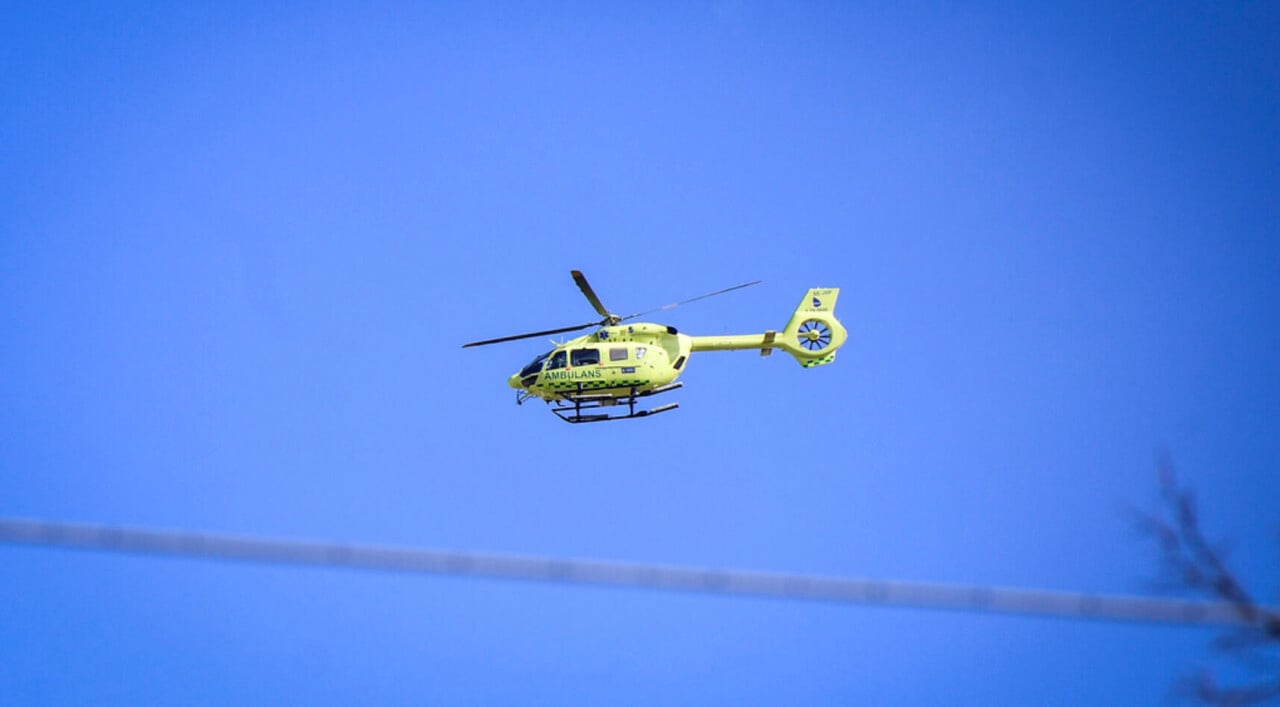 Barnet fördes med ambulanshelikopter till sjukhus. Arkivbild.