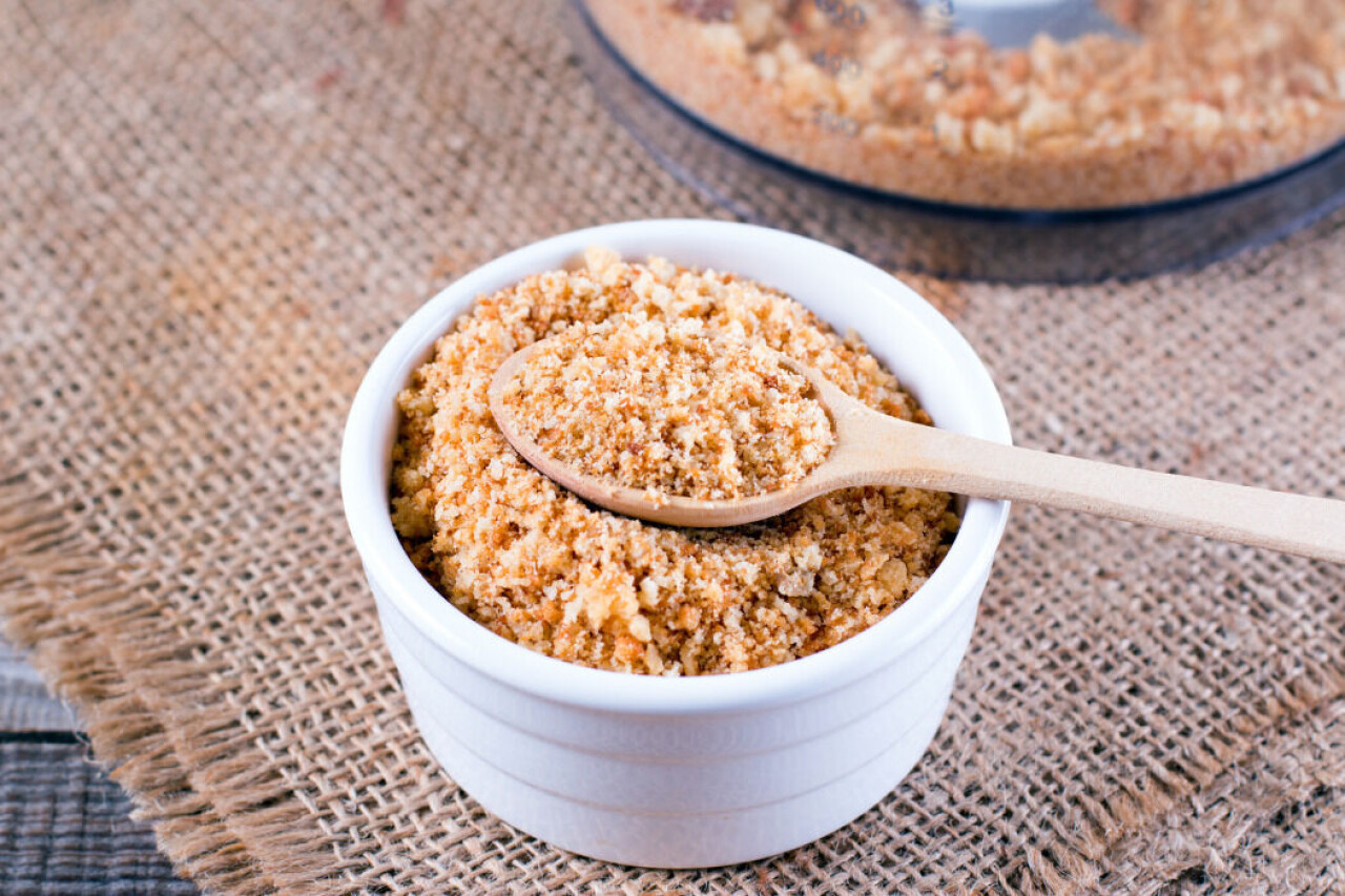 Du kan ersätta ströbröd med nötter, kex och quinoa